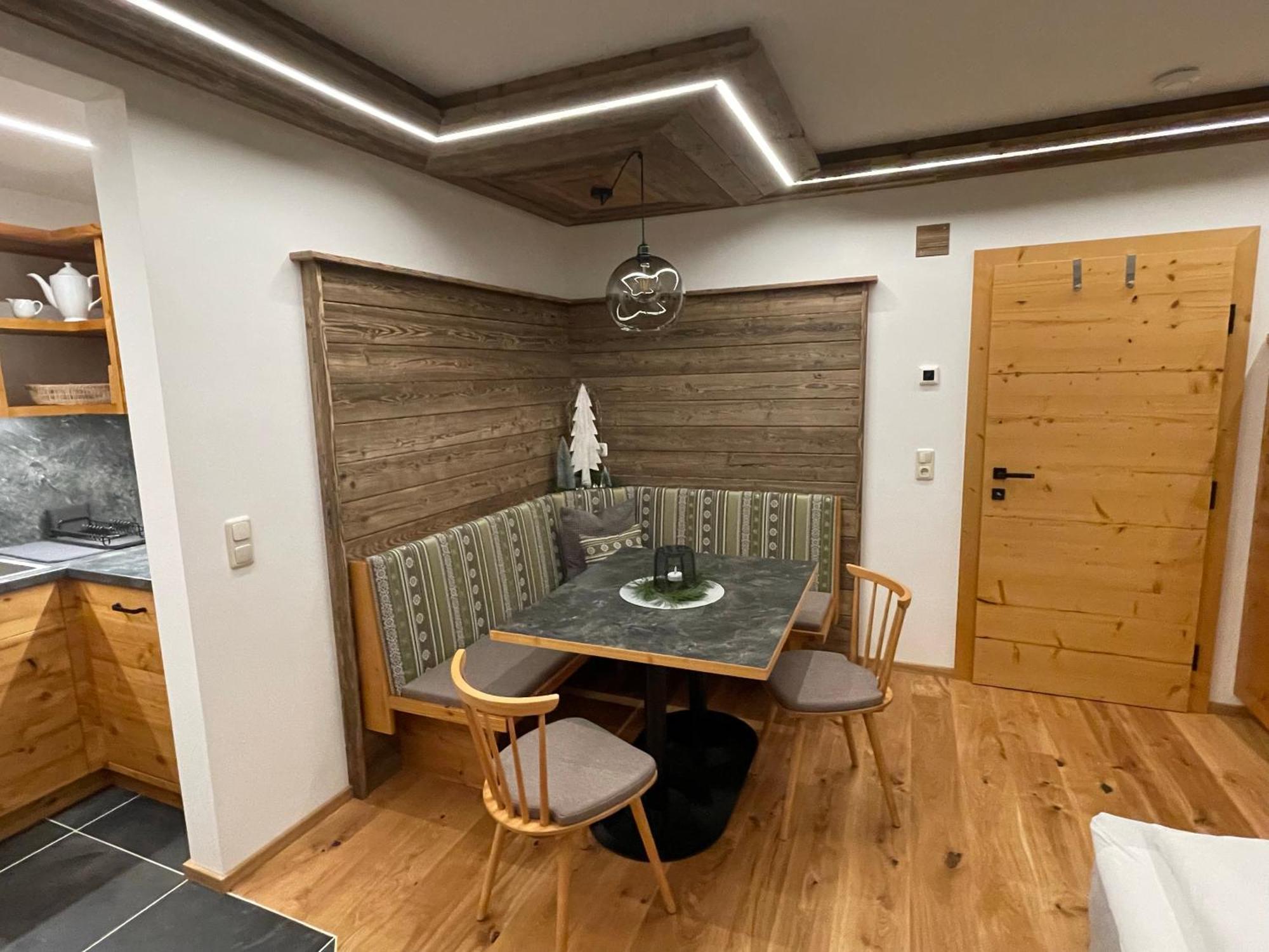 Pension Und Apartment Edelweiss ハイリゲンブルート エクステリア 写真