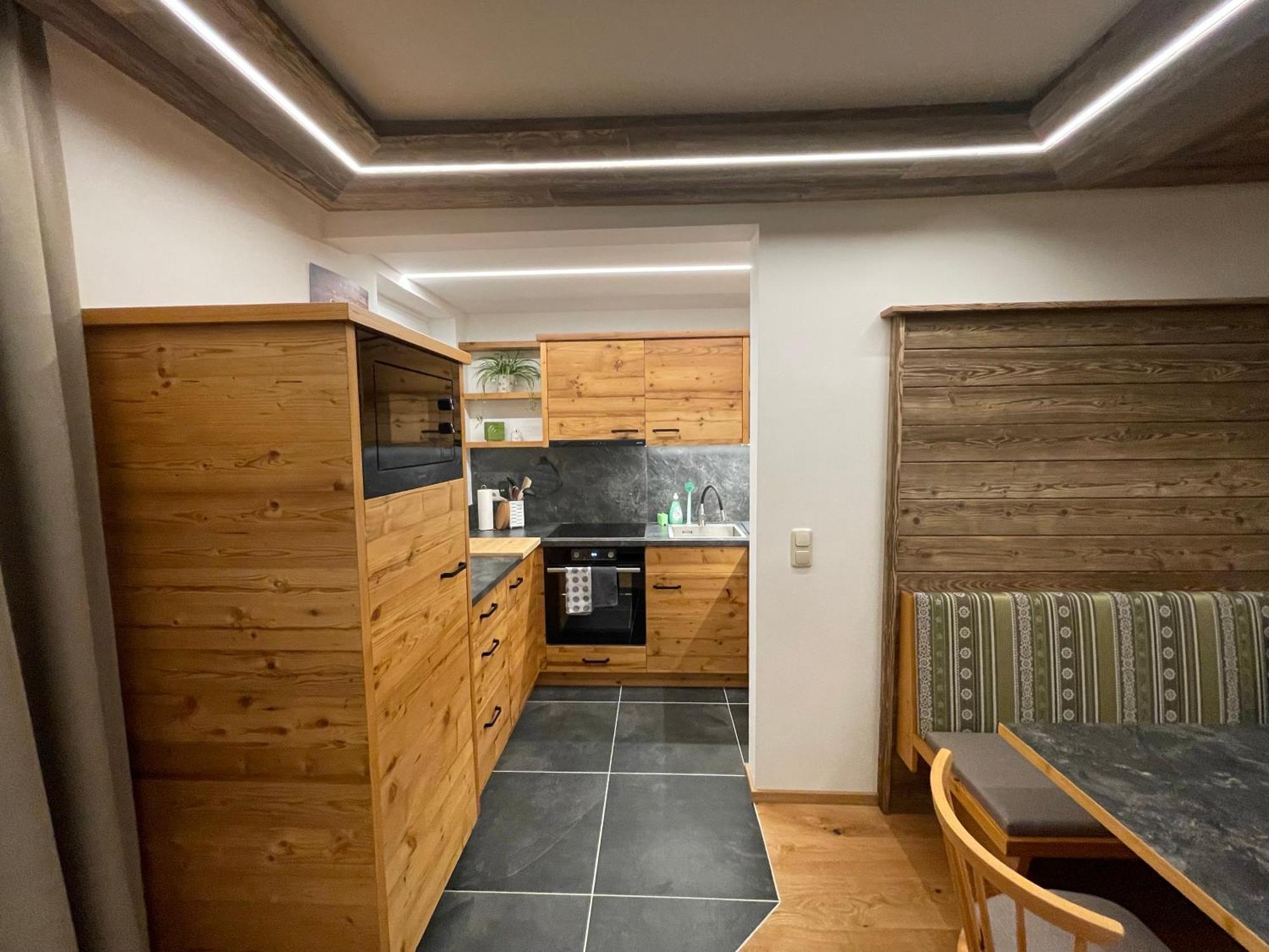 Pension Und Apartment Edelweiss ハイリゲンブルート エクステリア 写真
