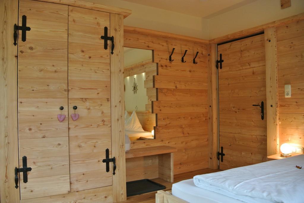 Pension Und Apartment Edelweiss ハイリゲンブルート 部屋 写真